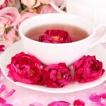 Mátový čaj s růží – harmonický nápoj pro ochlazení (zklidňuje Pitta dóšu)